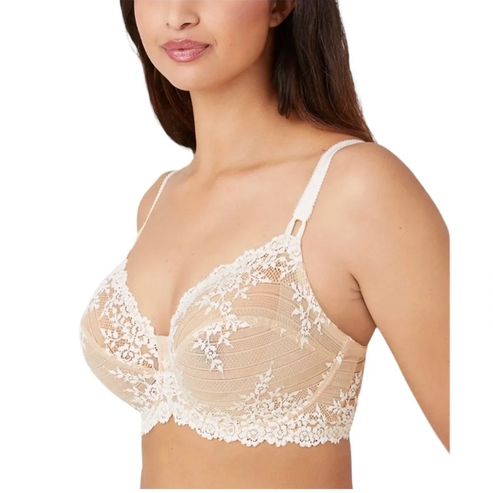 Wacoal Cream Lace Underwire Bra with Scalloped Edges - Picture 2 of 10